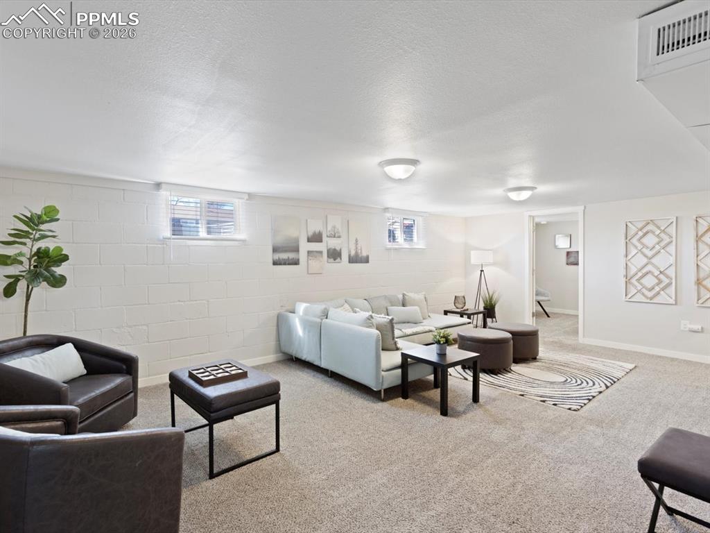 Image 20 of 33: Living Room