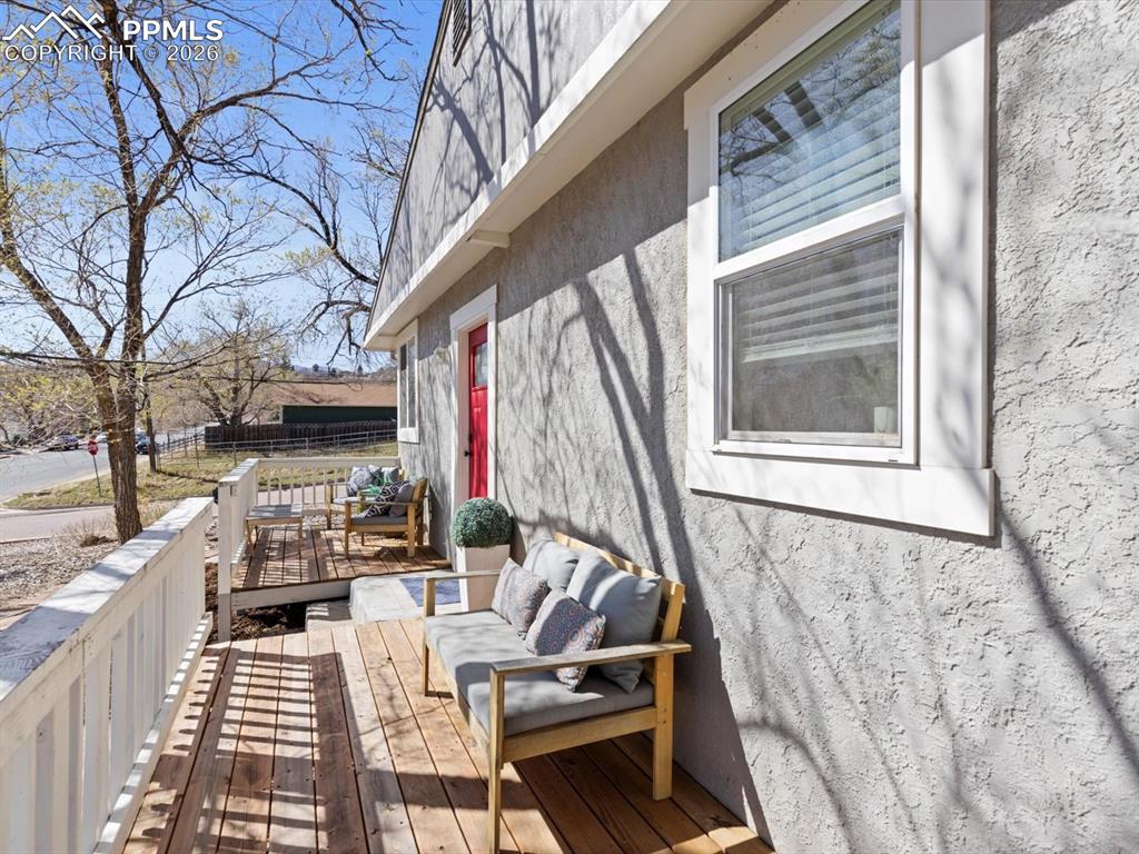 Image 30 of 33: Deck