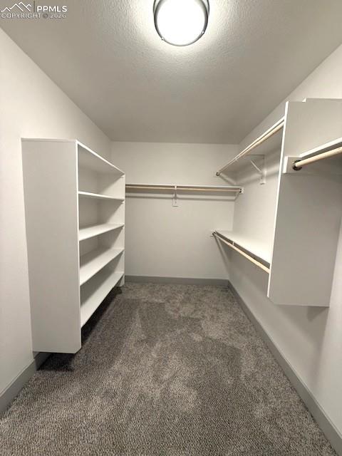 Image 15 of 15: Closet