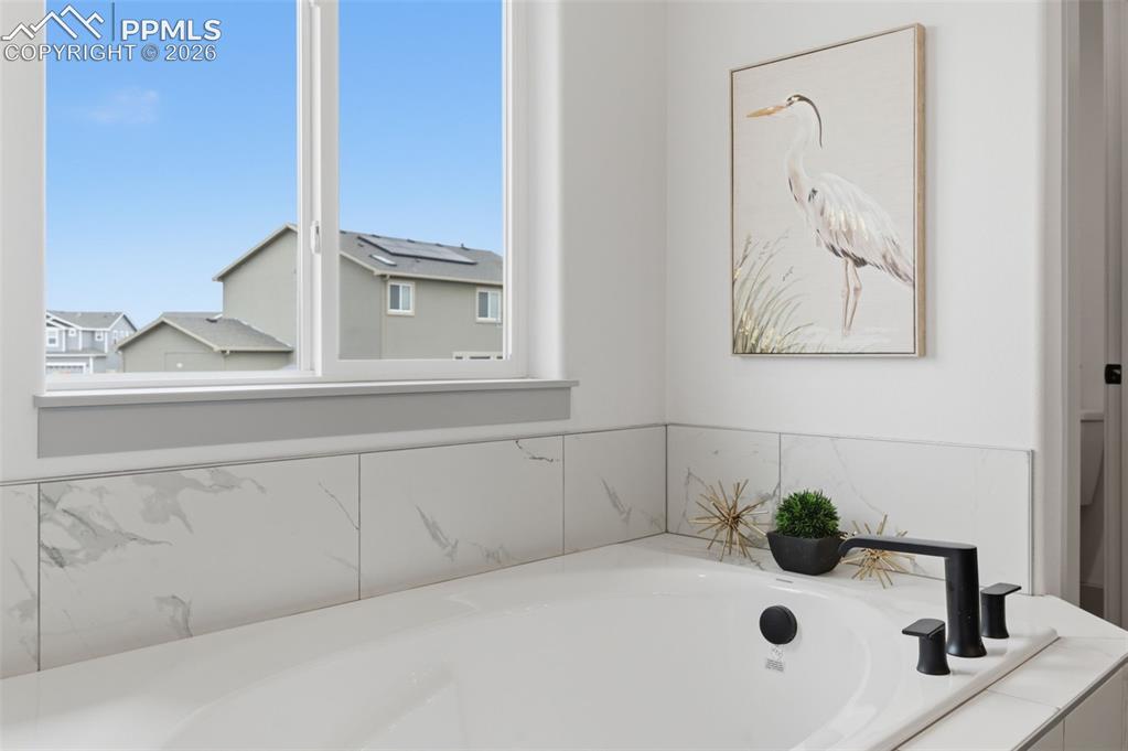 Image 18 of 26: Bathroom