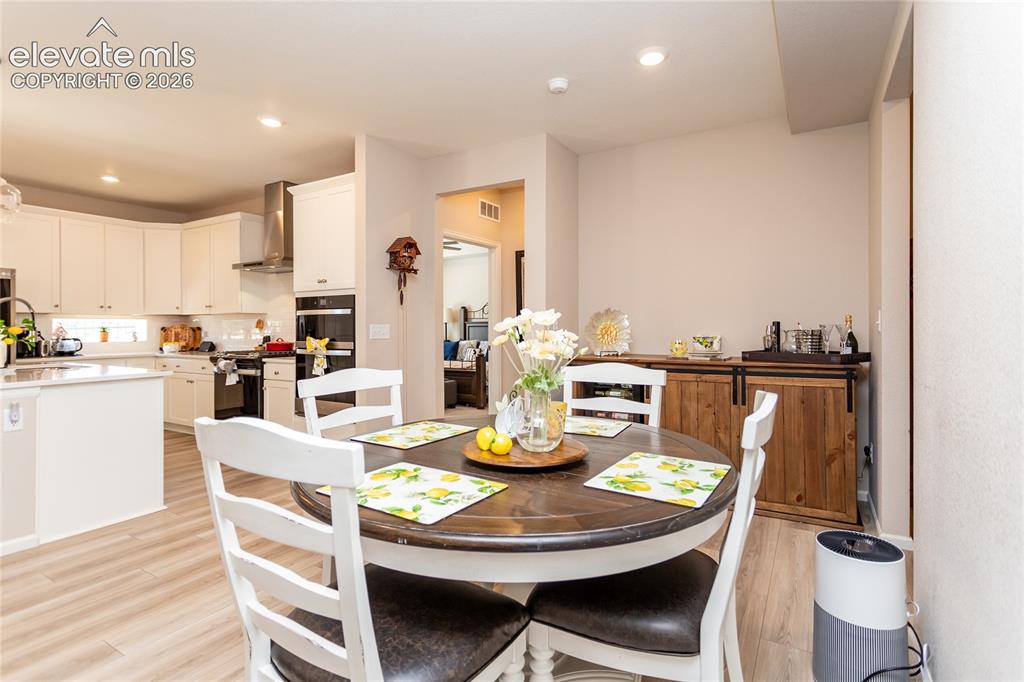 Image 14 of 44: Dining Area