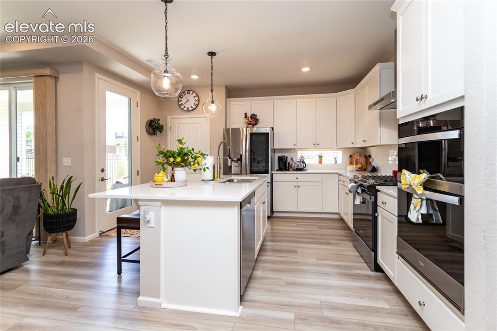 Image 15 of 44: Kitchen