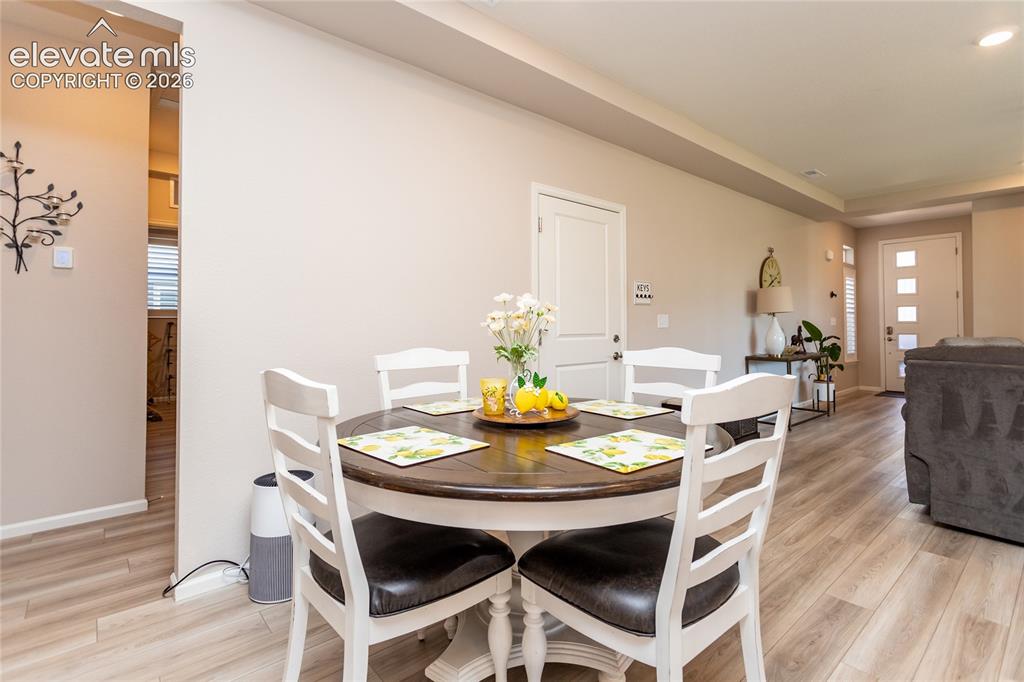Image 16 of 44: Dining Area
