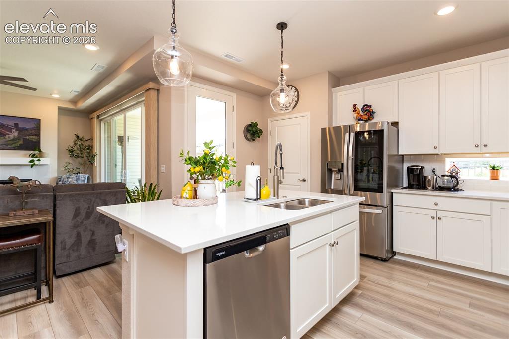 Image 17 of 44: Kitchen