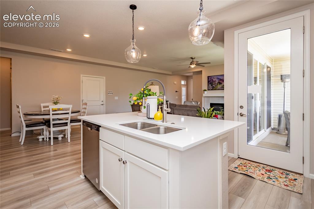 Image 18 of 44: Kitchen