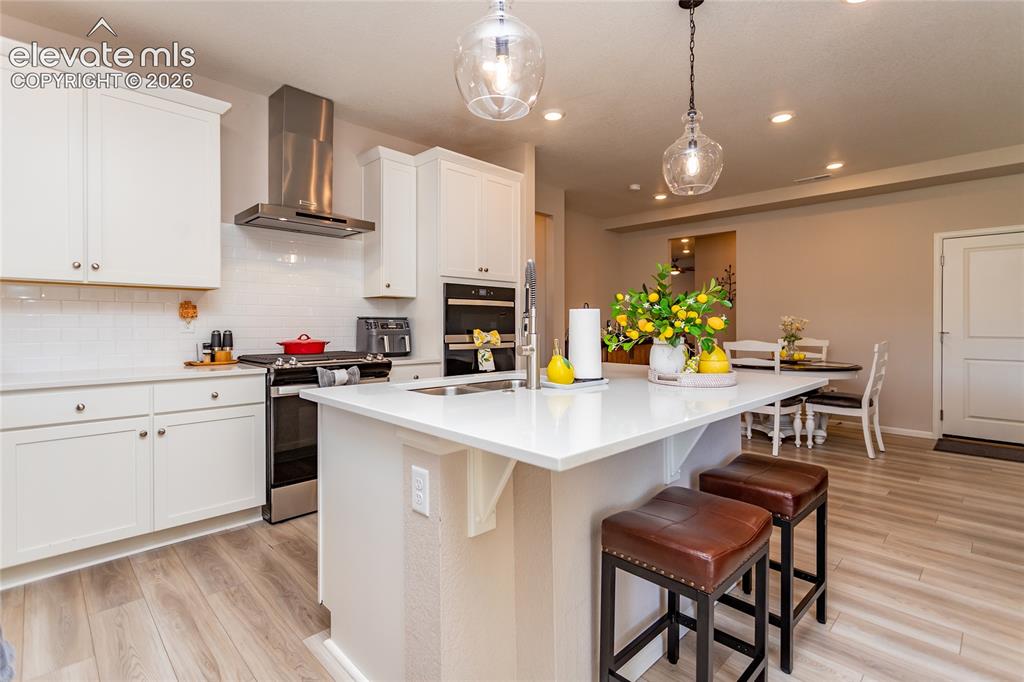 Image 19 of 44: Kitchen