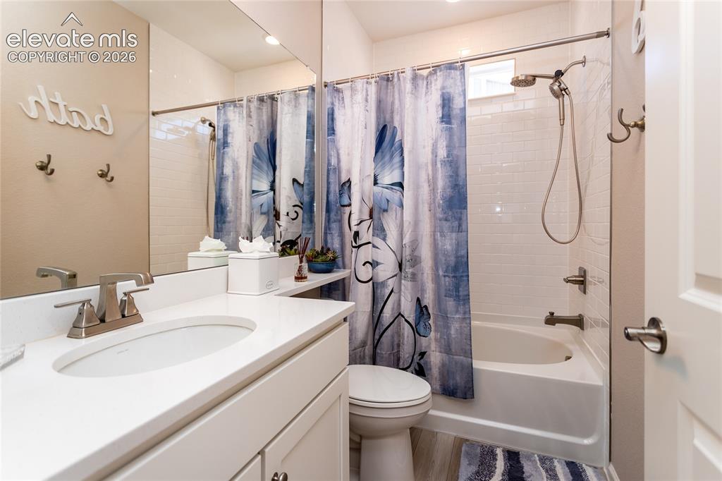 Image 21 of 44: Bathroom