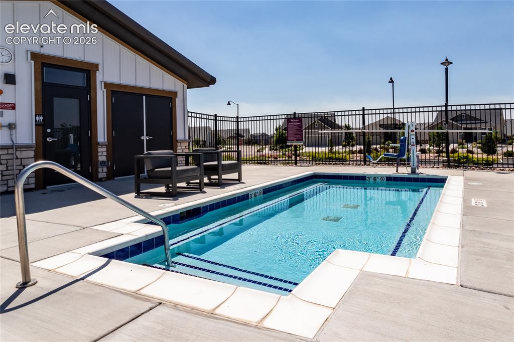 Image 43 of 44: Pool