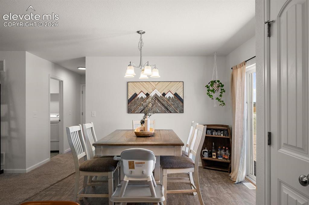 Image 14 of 26: Dining Area