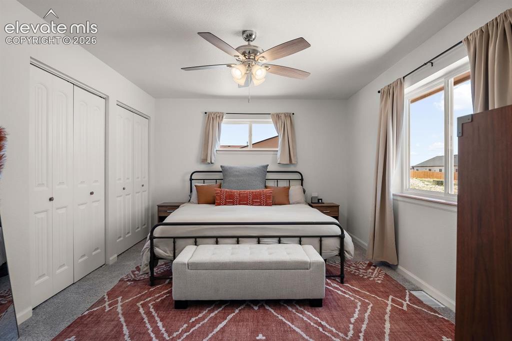 Image 18 of 26: Bedroom