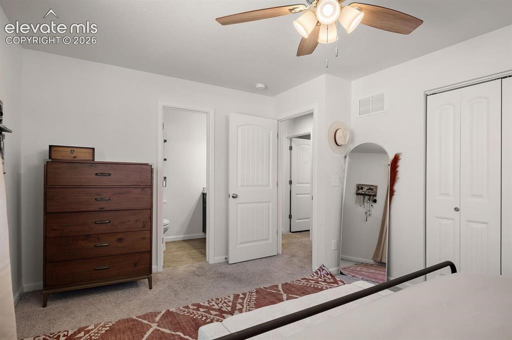 Image 19 of 26: Bedroom