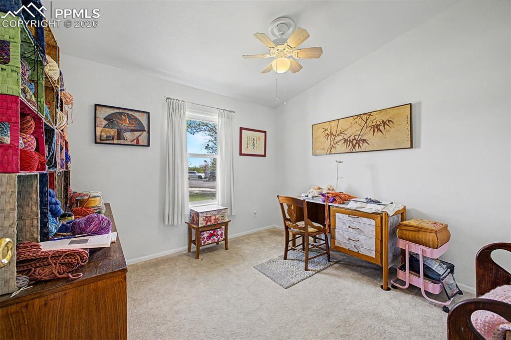 Image 19 of 50: Office