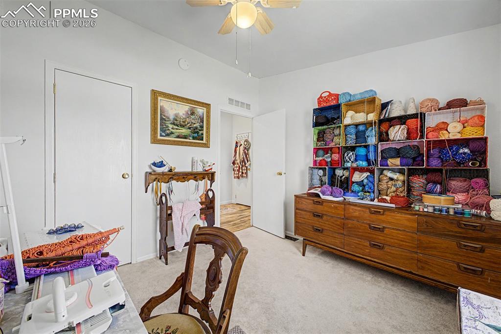 Image 20 of 50: Office