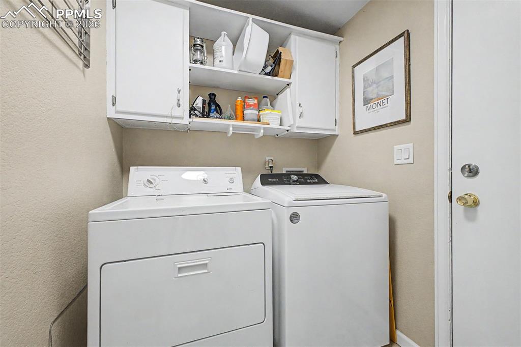 Image 25 of 50: Laundry