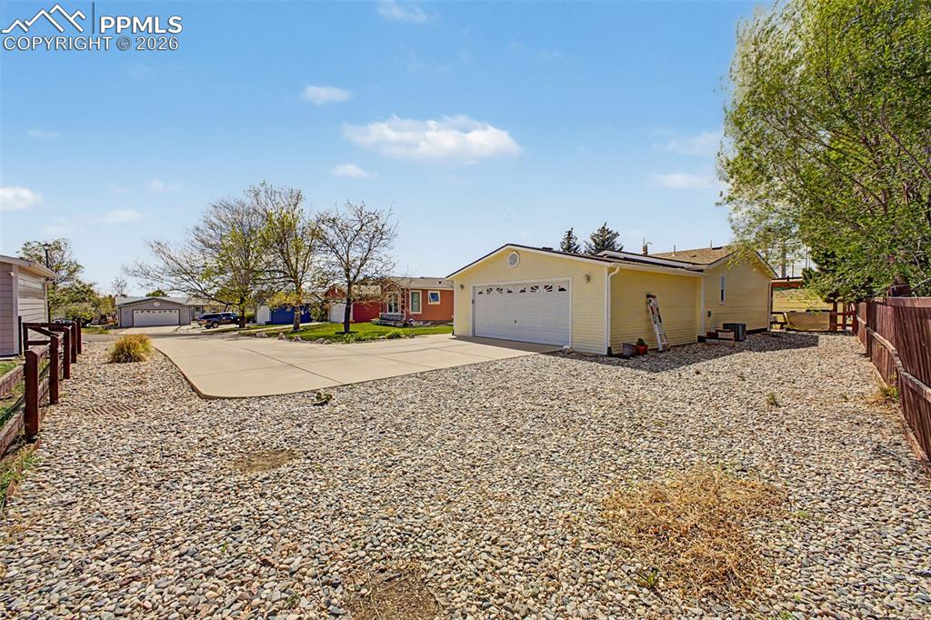 Image 3 of 50: Side of Structure