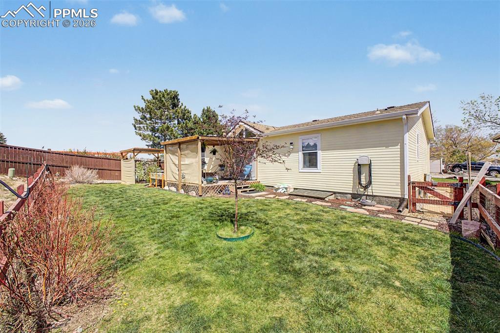 Image 33 of 50: Back of Structure