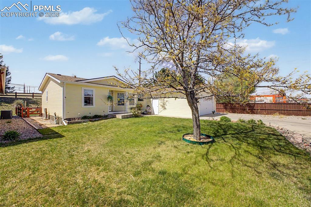 Image 4 of 50: Front of Structure