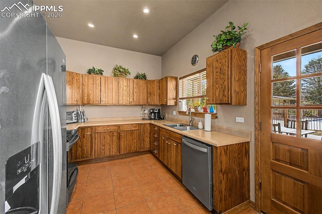 Image 44 of 50: Kitchen