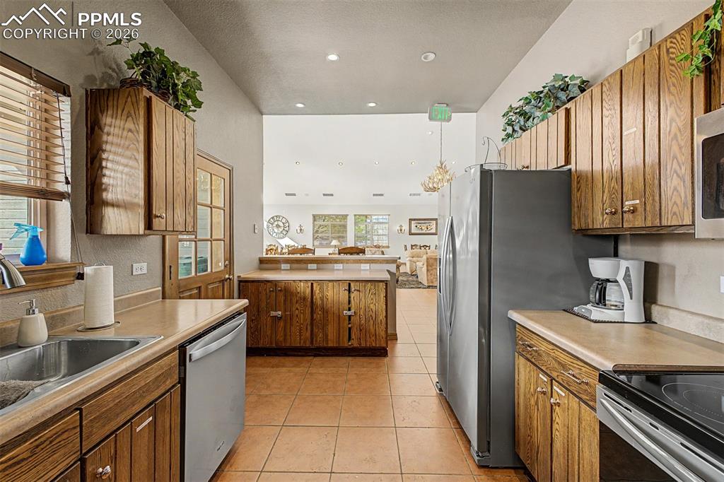 Image 45 of 50: Kitchen