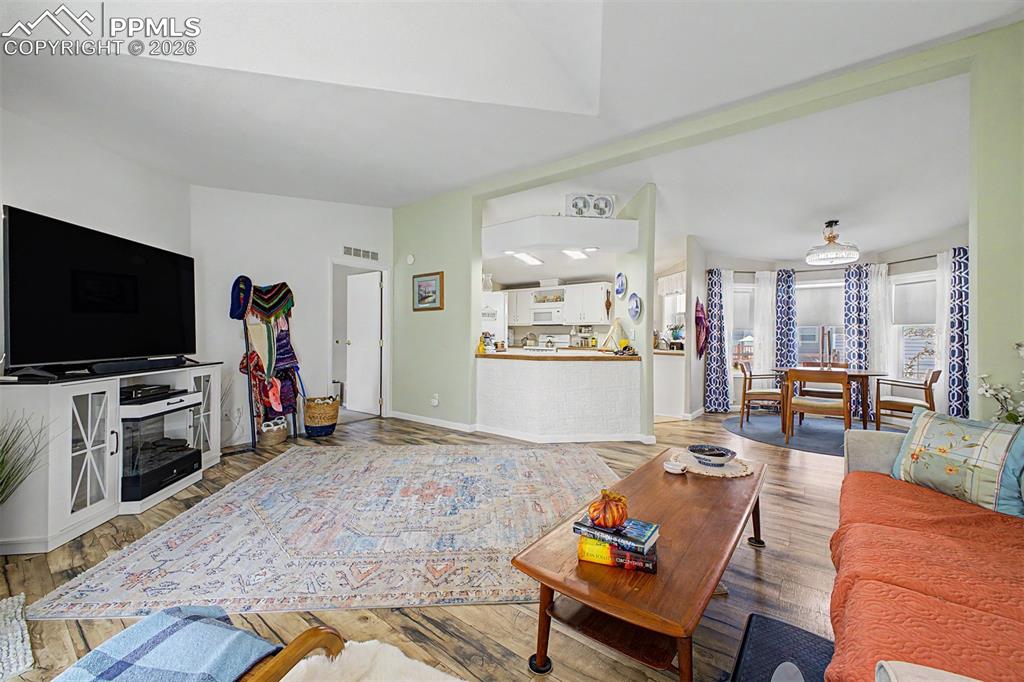 Image 6 of 50: Living Room