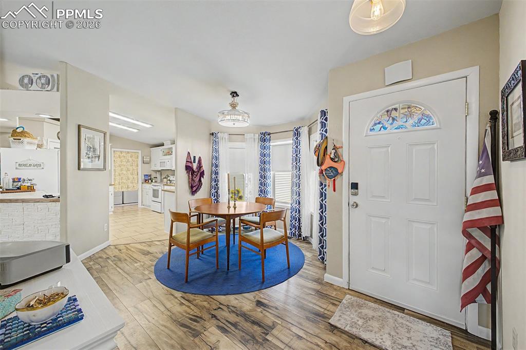 Image 8 of 50: Entry