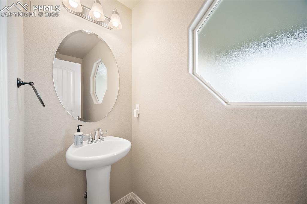 Image 14 of 34: Bathroom