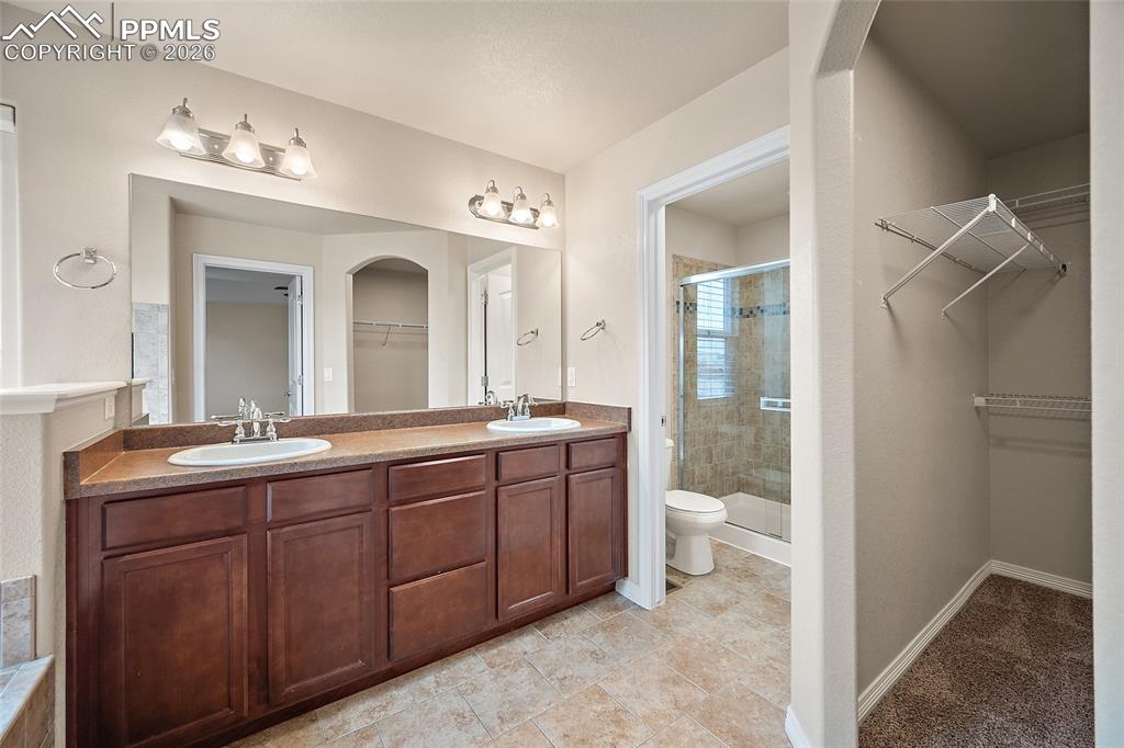 Image 24 of 34: Bathroom