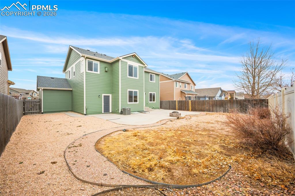 Image 30 of 34: Back of Structure