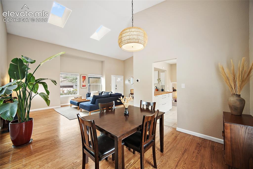 Image 14 of 48: Dining Area