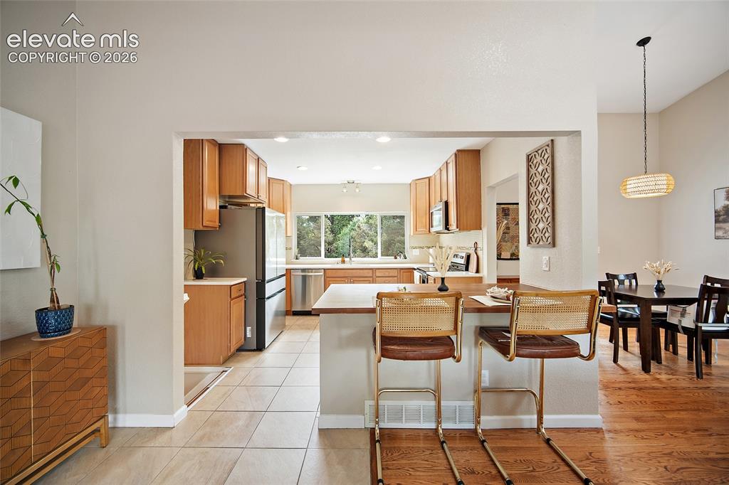 Image 15 of 48: Kitchen