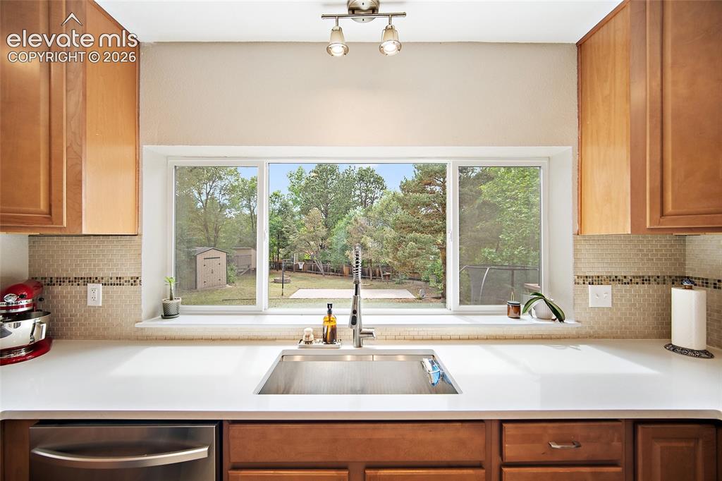 Image 16 of 48: Kitchen