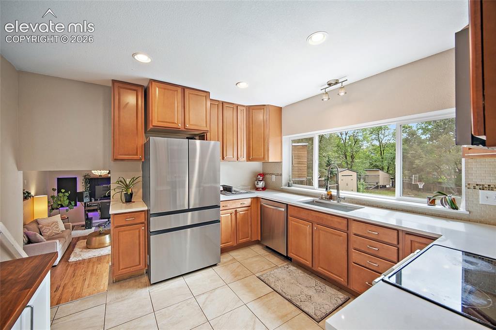 Image 17 of 48: Kitchen