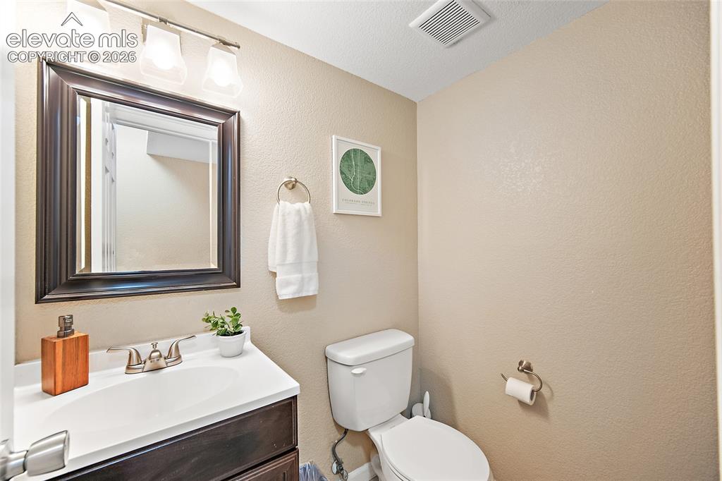 Image 32 of 48: Bathroom
