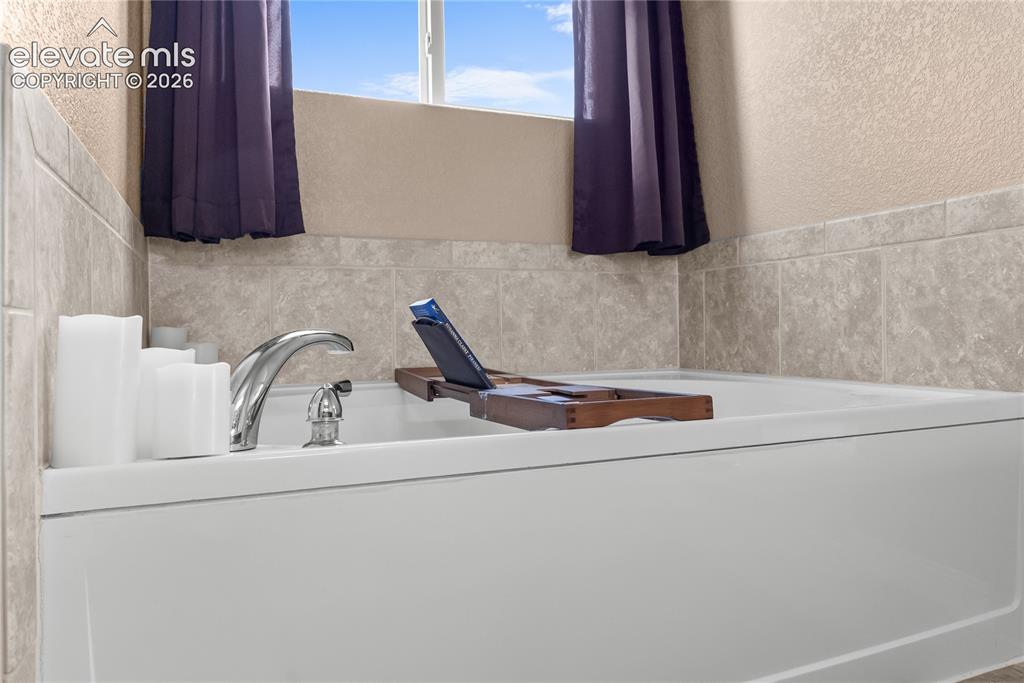 Image 10 of 23: Bathroom