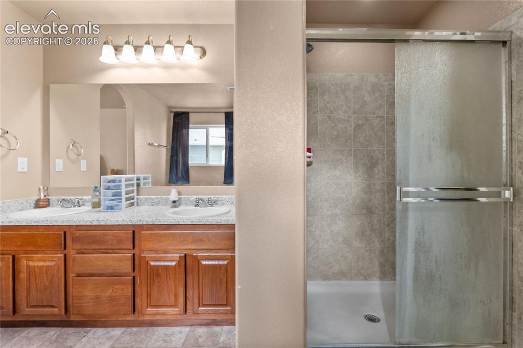 Image 11 of 23: Bathroom