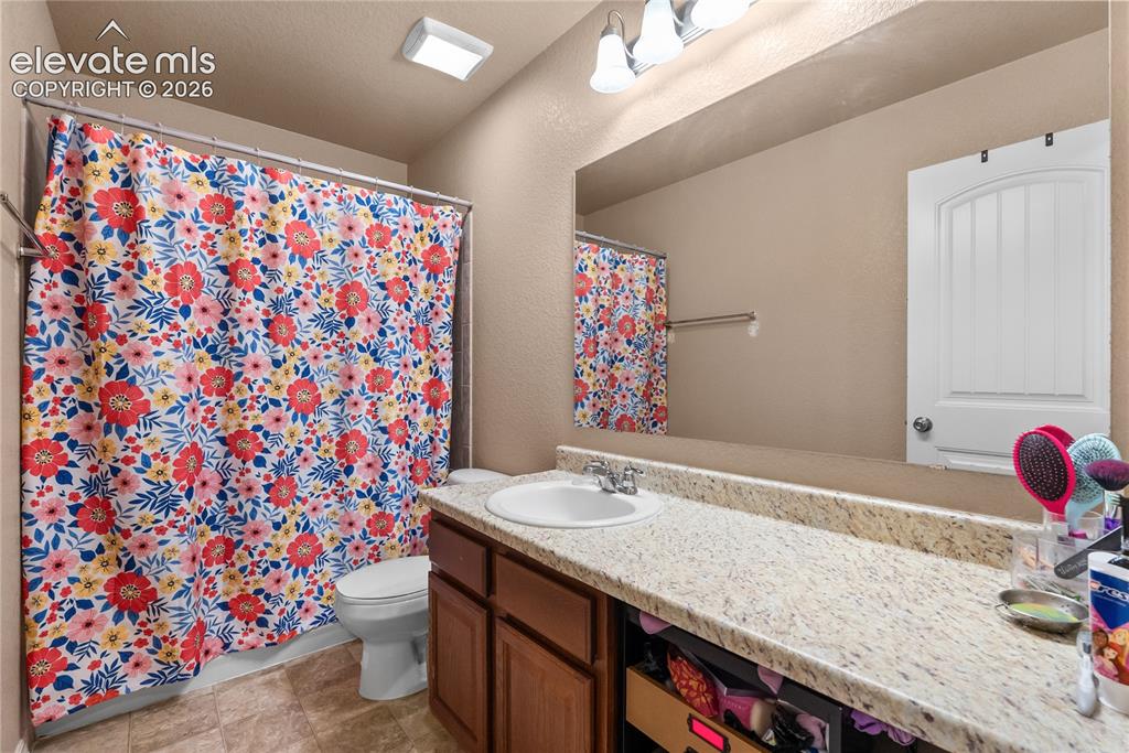 Image 14 of 23: Bathroom