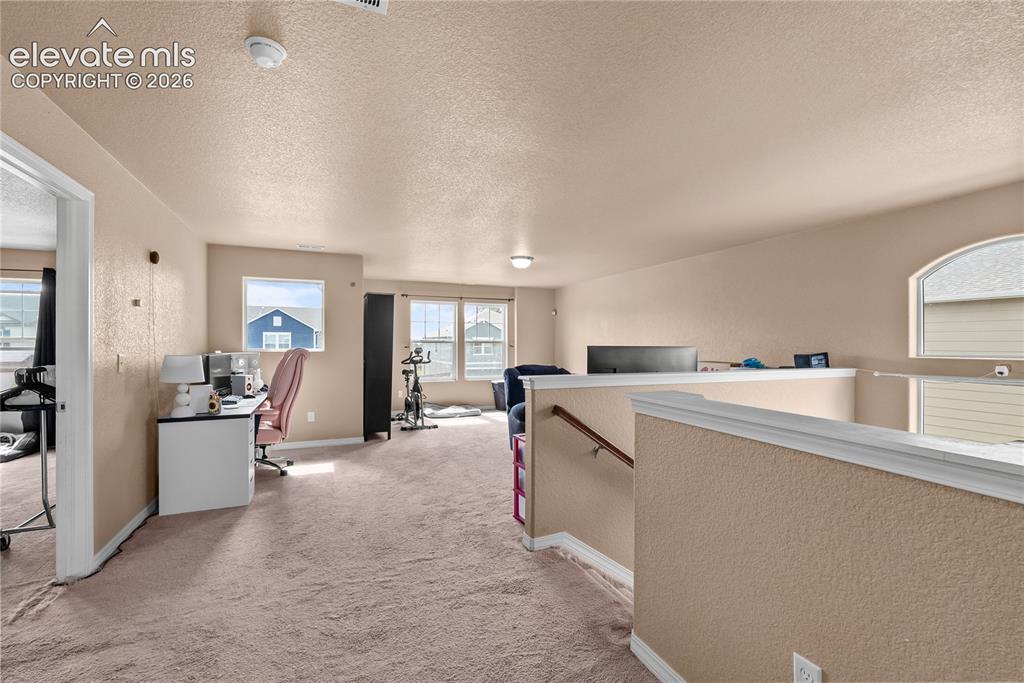 Image 15 of 23: Office