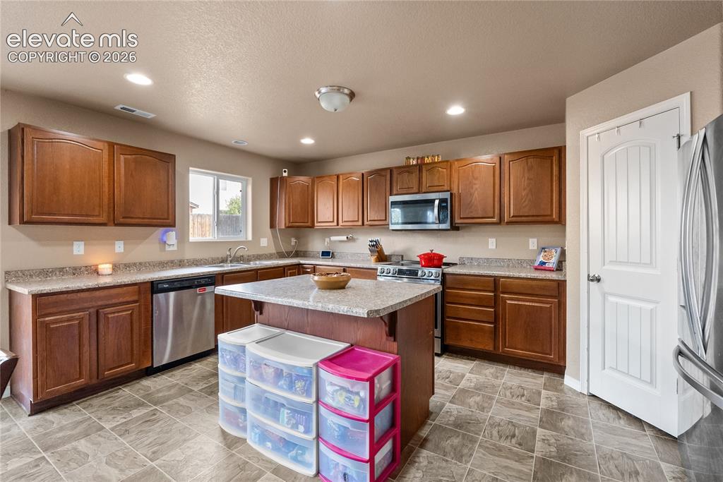 Image 2 of 23: Kitchen