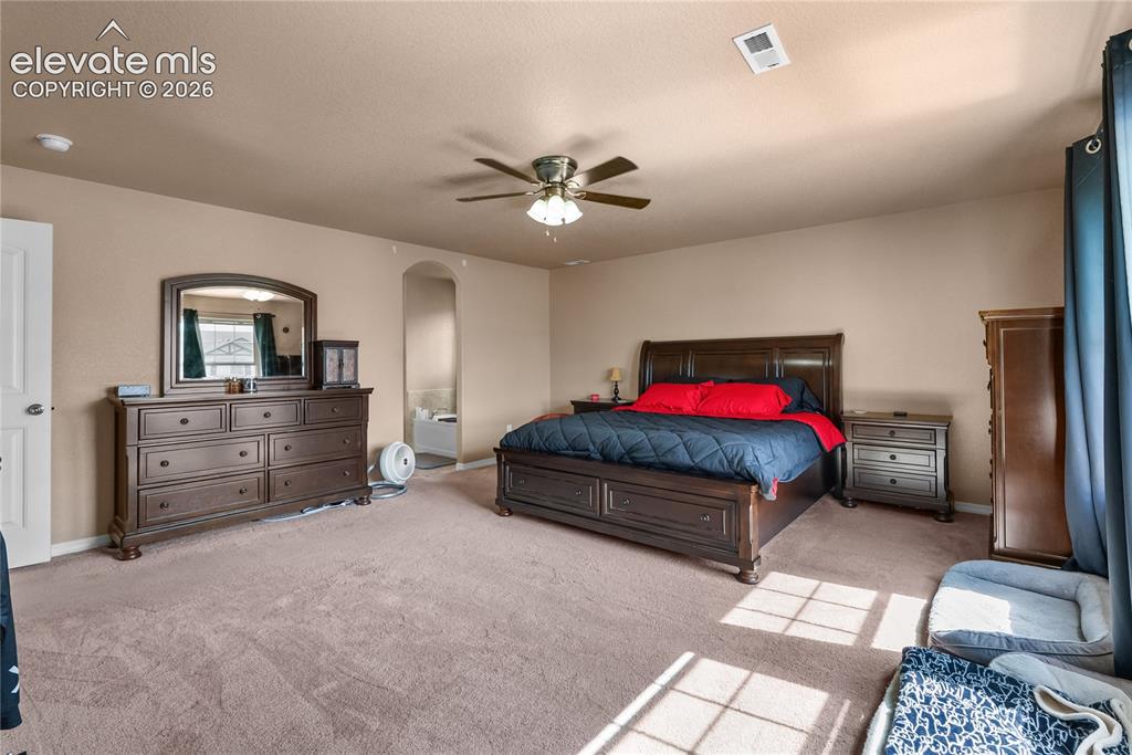 Image 4 of 23: Bedroom