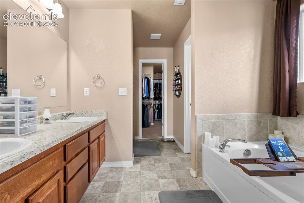 Image 9 of 23: Bathroom