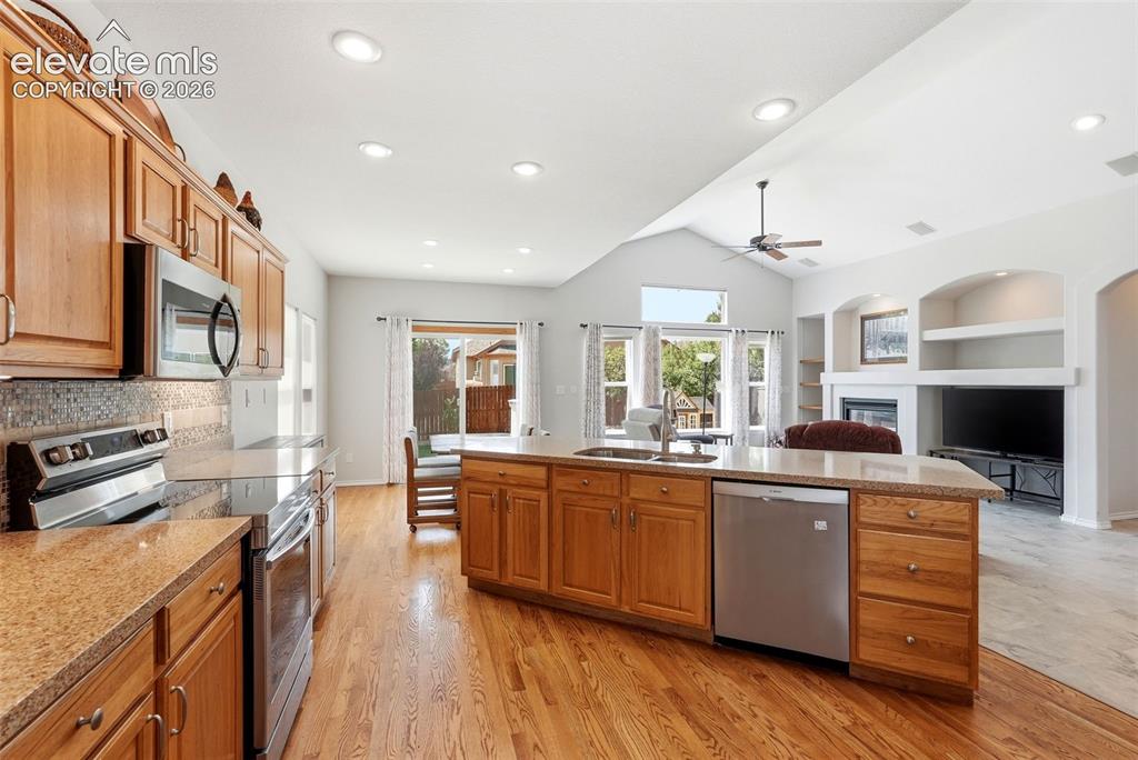 Image 14 of 46: Kitchen