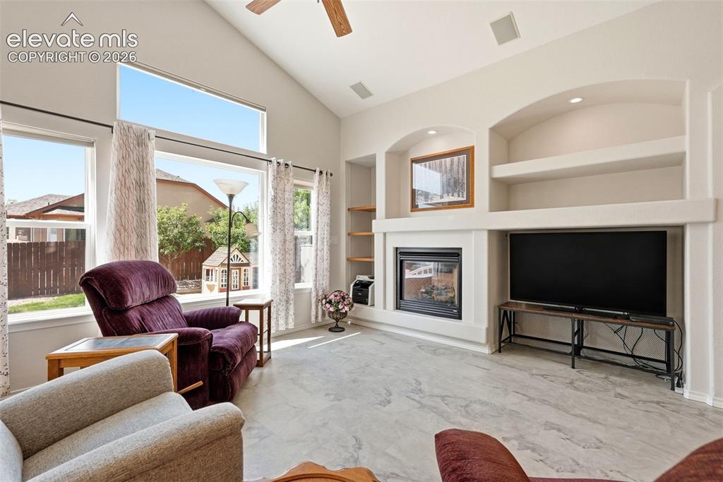 Image 18 of 46: Living Room