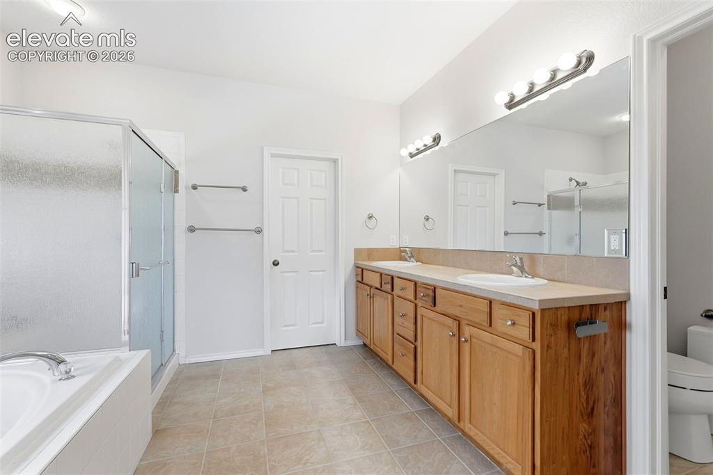 Image 22 of 46: Bathroom