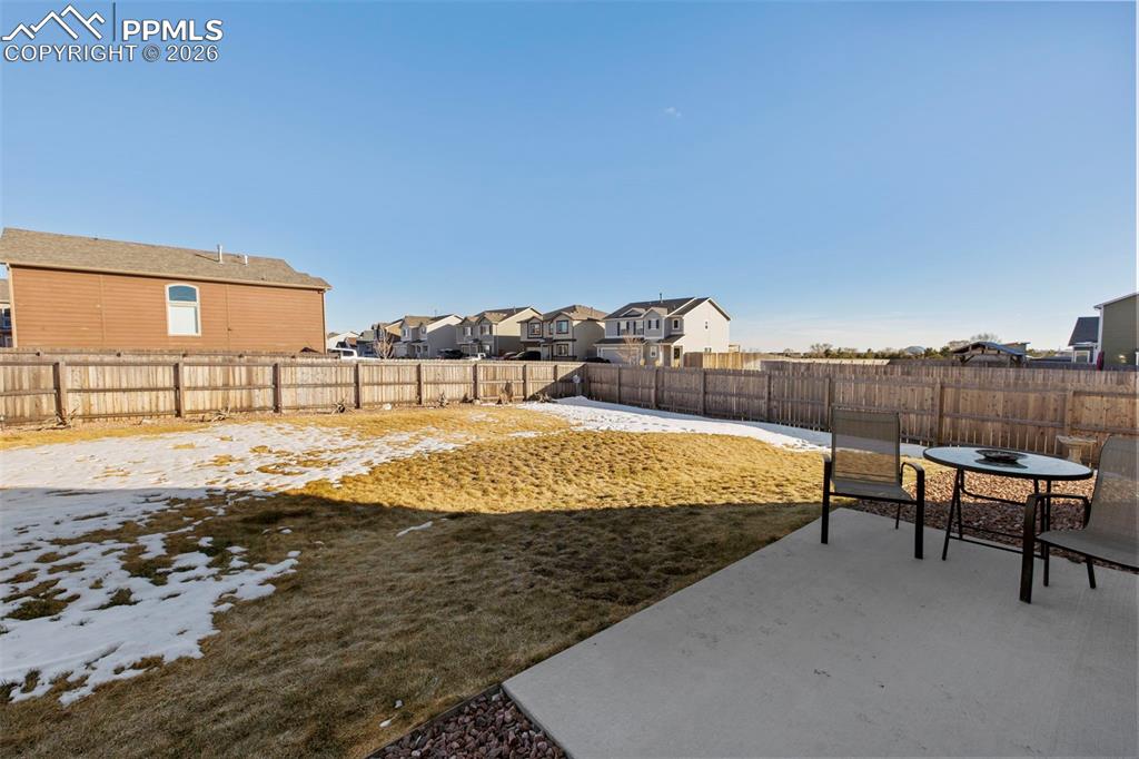 Image 32 of 39: Yard