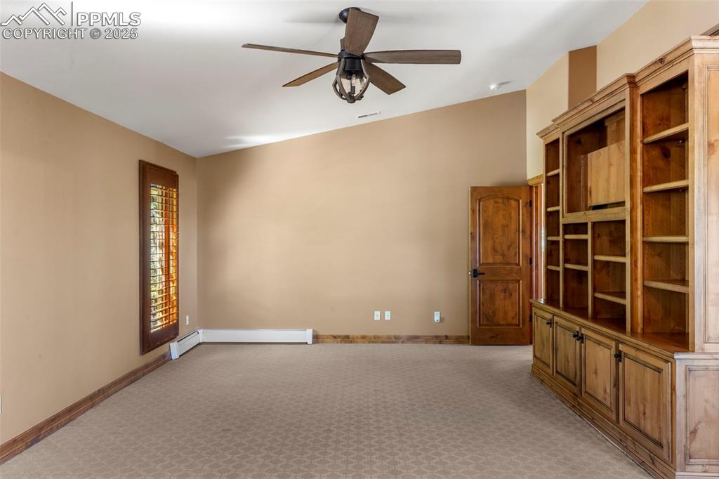 Image 22 of 46: Living Room