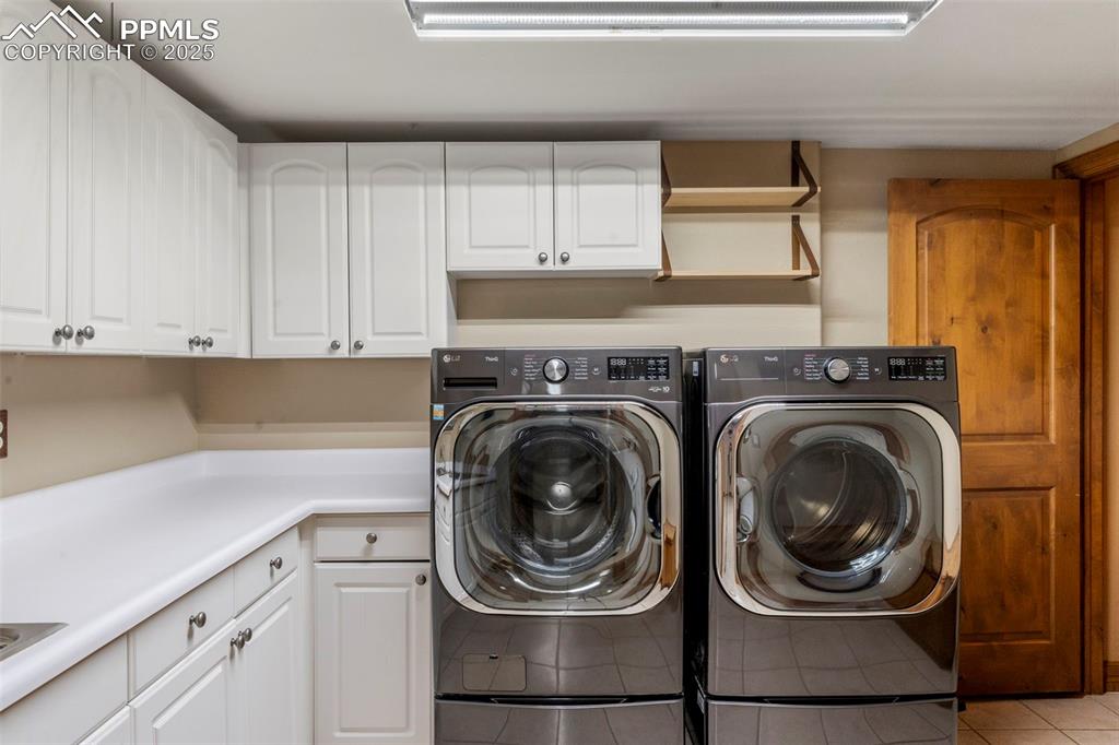 Image 32 of 46: Laundry