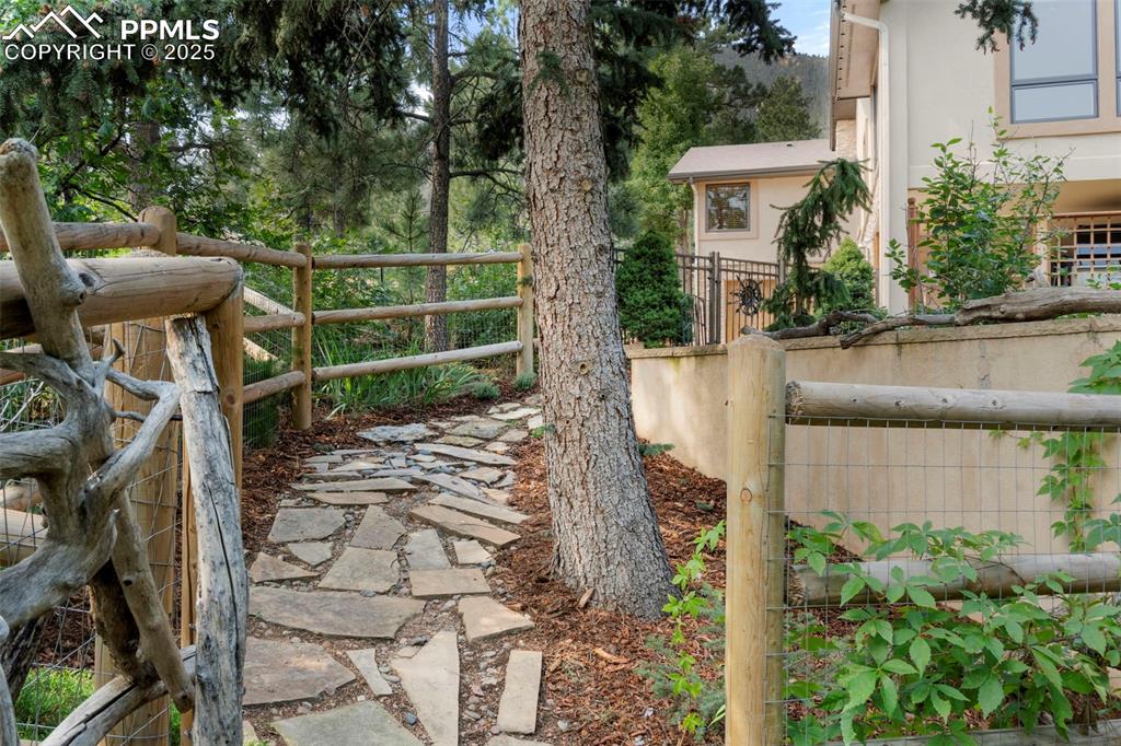 Image 37 of 46: Fence