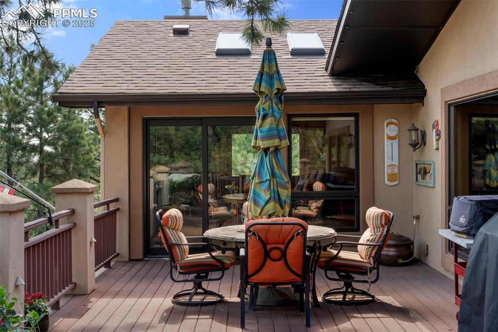 Image 39 of 46: Deck