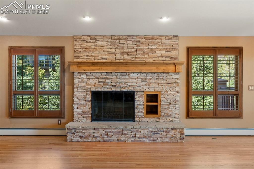 Image 7 of 46: Living Room