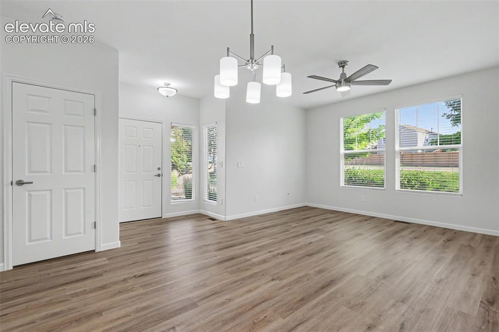 Image 4 of 27: Large dining room / living room combo